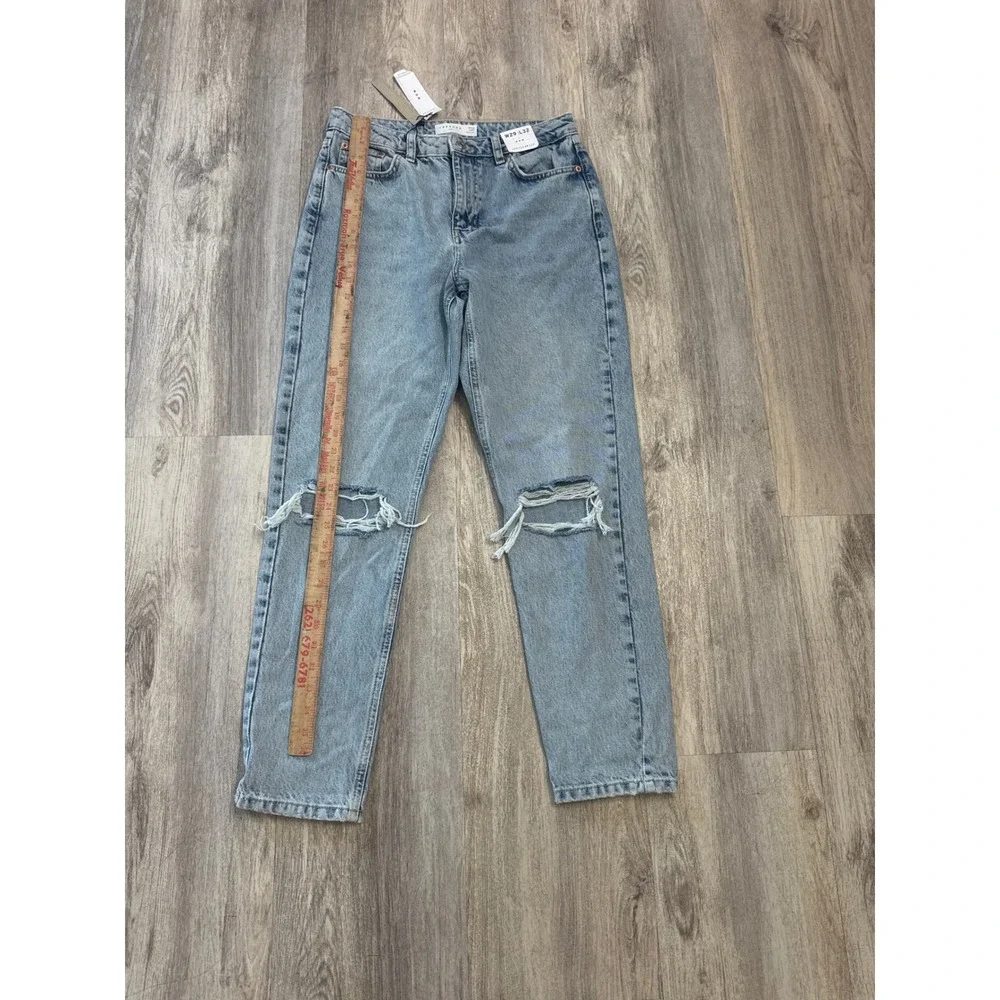 Topshop Mom Jeans High Waisted Ripped Knee Light‎ Wash Blue Womens Size 29 NWT